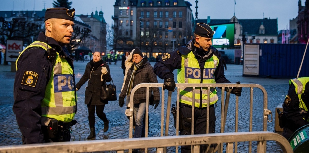 السويد.. السجن لجندي سابق من جيش النظام السوري بسبب صوره مع جثث قتلى