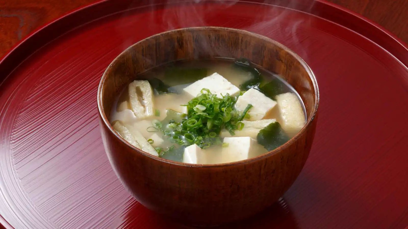 مراهق يحاول قتل عمه بسبب "شخيره"