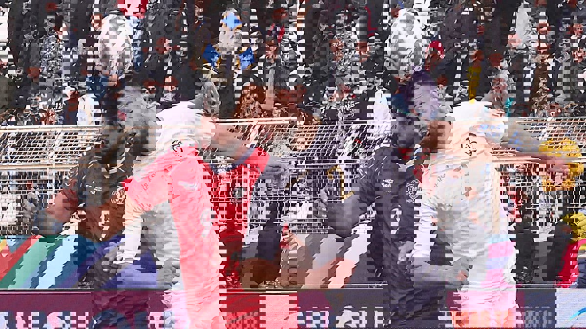 اشتباكات بين الجماهير اللبنانية والسورية خارج ملعب صيدا (فيديو)