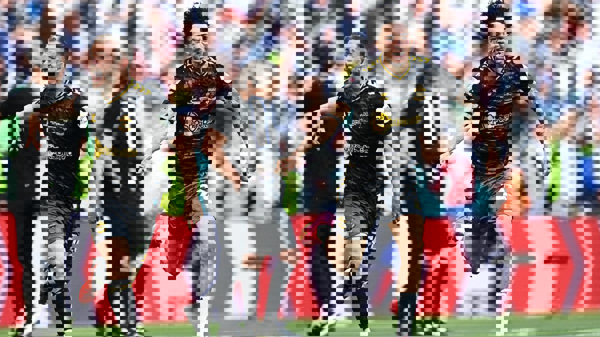 ساوثهامبتون يعود إلى الدوري الإنجليزي على حساب ليدز يونايتد