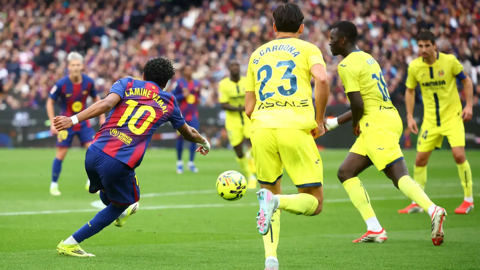 "هاتريك" يامال يقود برشلونة لاكتساح فياريال وتعزيز صدارة الدوري الإسباني (فيديو)