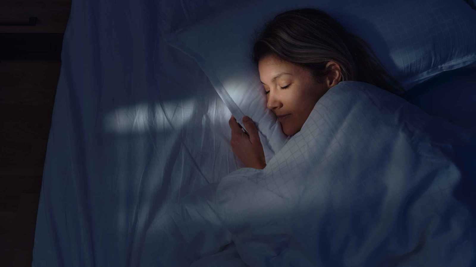 انتظام النوم أهم من عدد ساعاته.. دراسة تكشف المخاطر