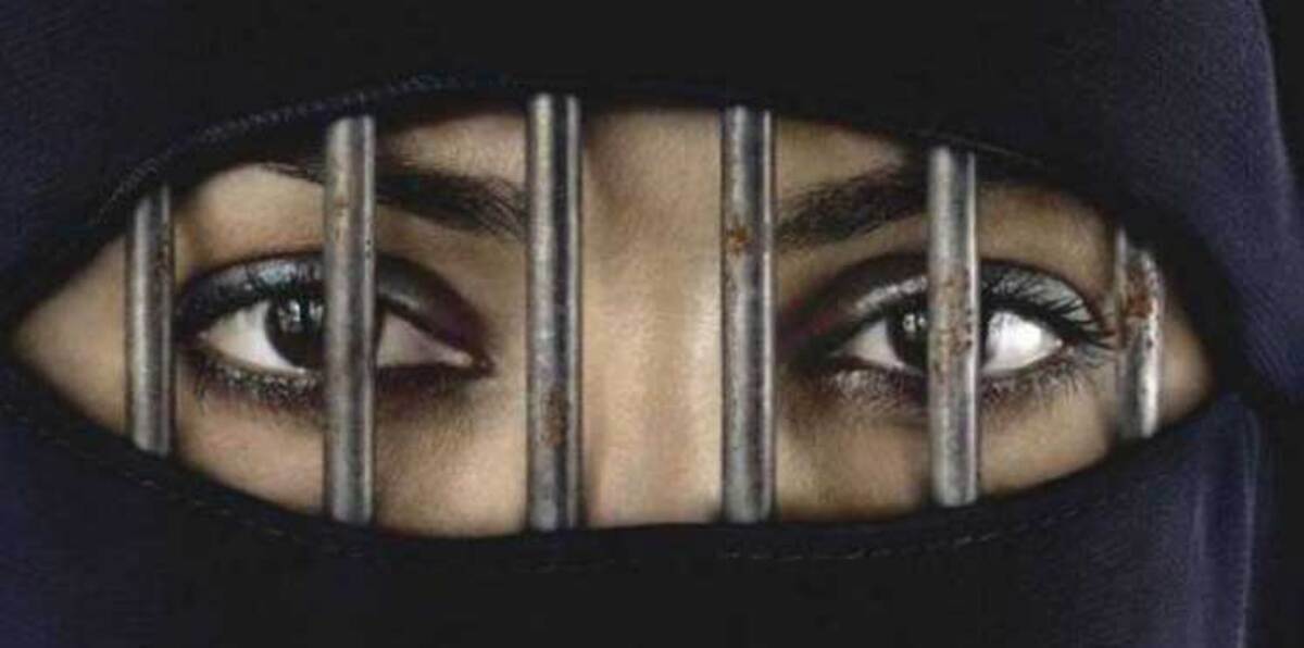 في خطوة نادرة.. إعلامي يدعم السعوديات بحملتهن لإسقاط الولاية (صورة)