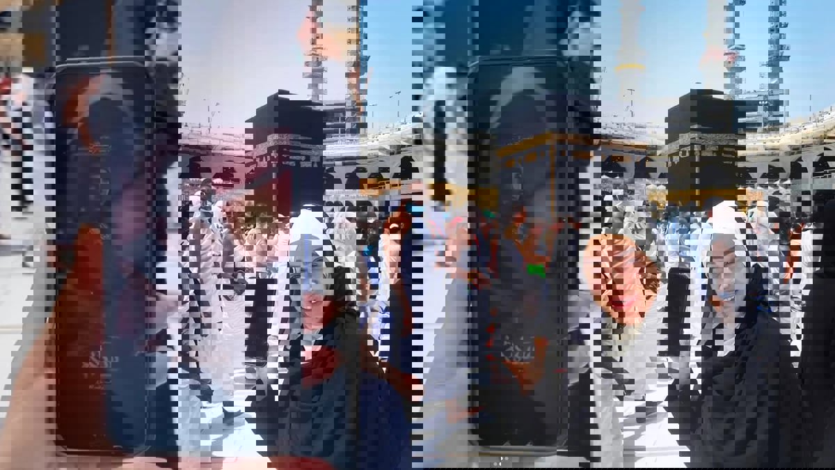 روجينا تثير جدلا وغضبا واسعين بإعلانها عن مسلسلها الجديد من أمام الكعبة