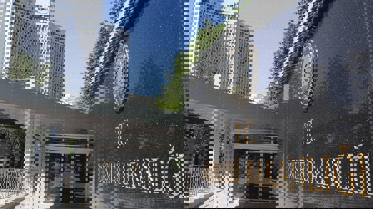 أنقرة تستدعي سفير اليونان للاحتجاج على حادث في بحر إيجه