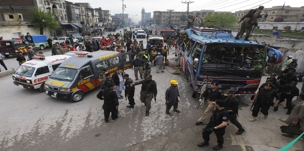 طالبان تتبنى هجومًا انتحاريًا قتل 11 جنديًا على الأقل شمال باكستان