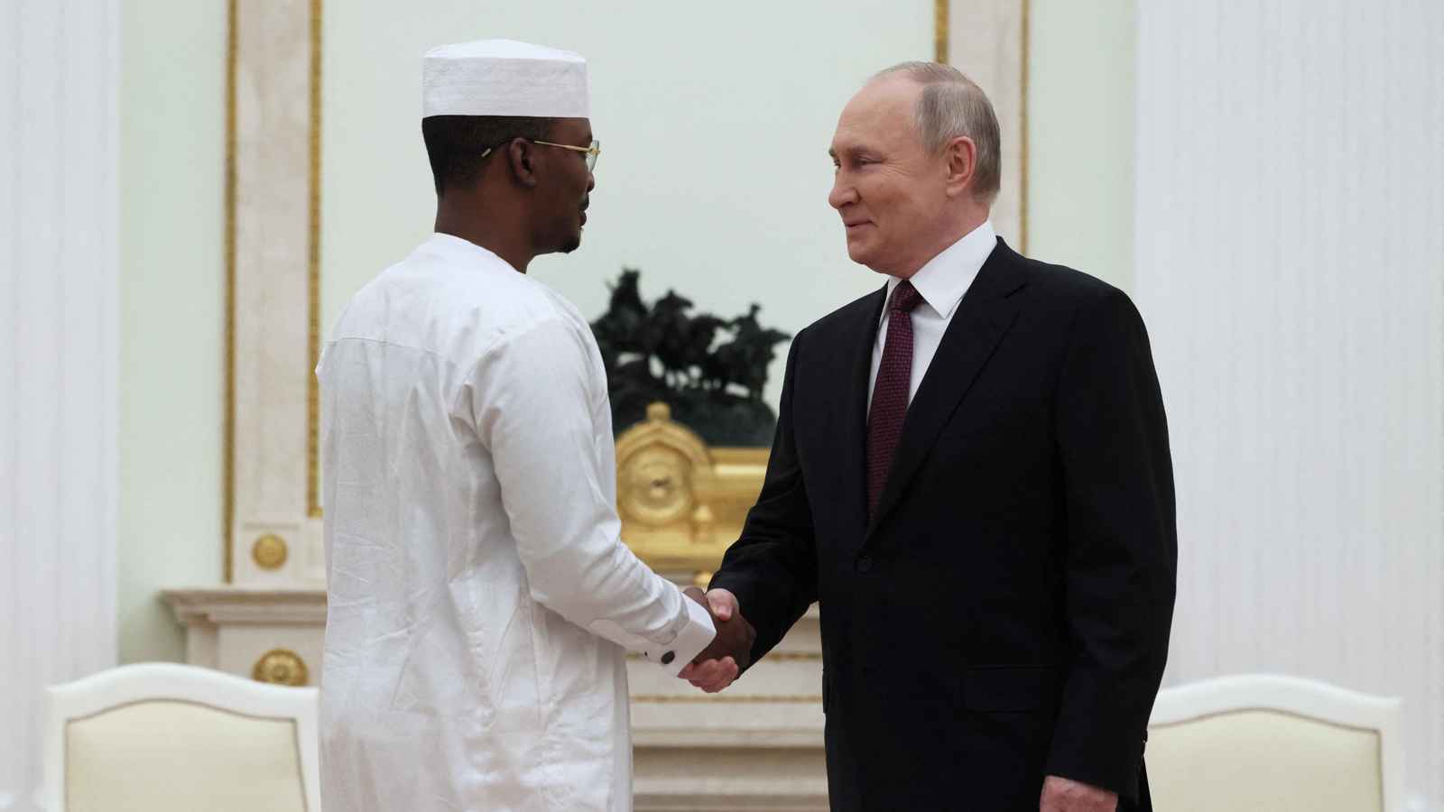 آخر ورقة لاستقرار الساحل الأفريقي.. تشاد في قلب صراع فرنسي روسي