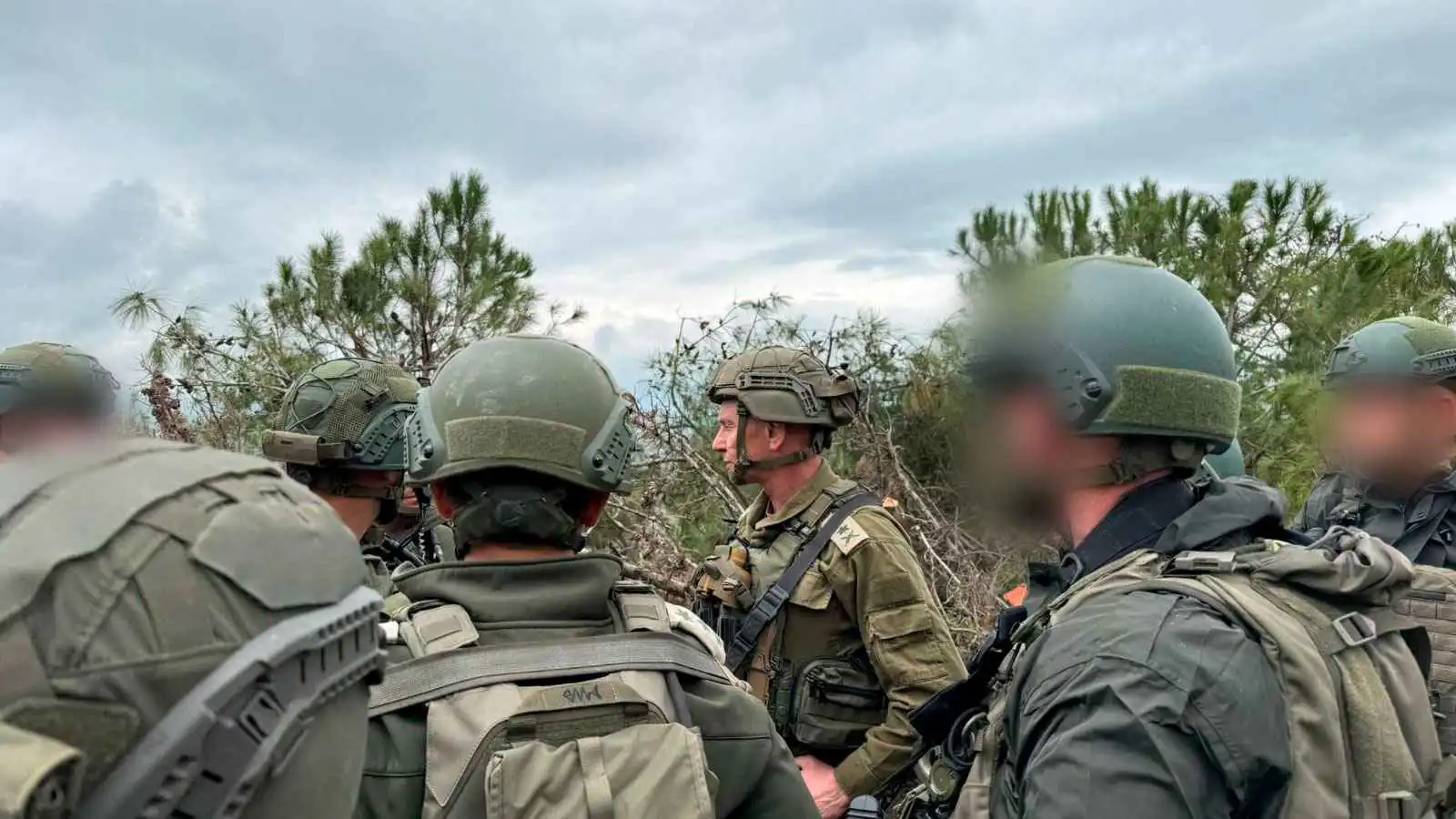 جنرال إسرائيلي يعلن من جنوب لبنان توسيع العمليات البرية (صور)