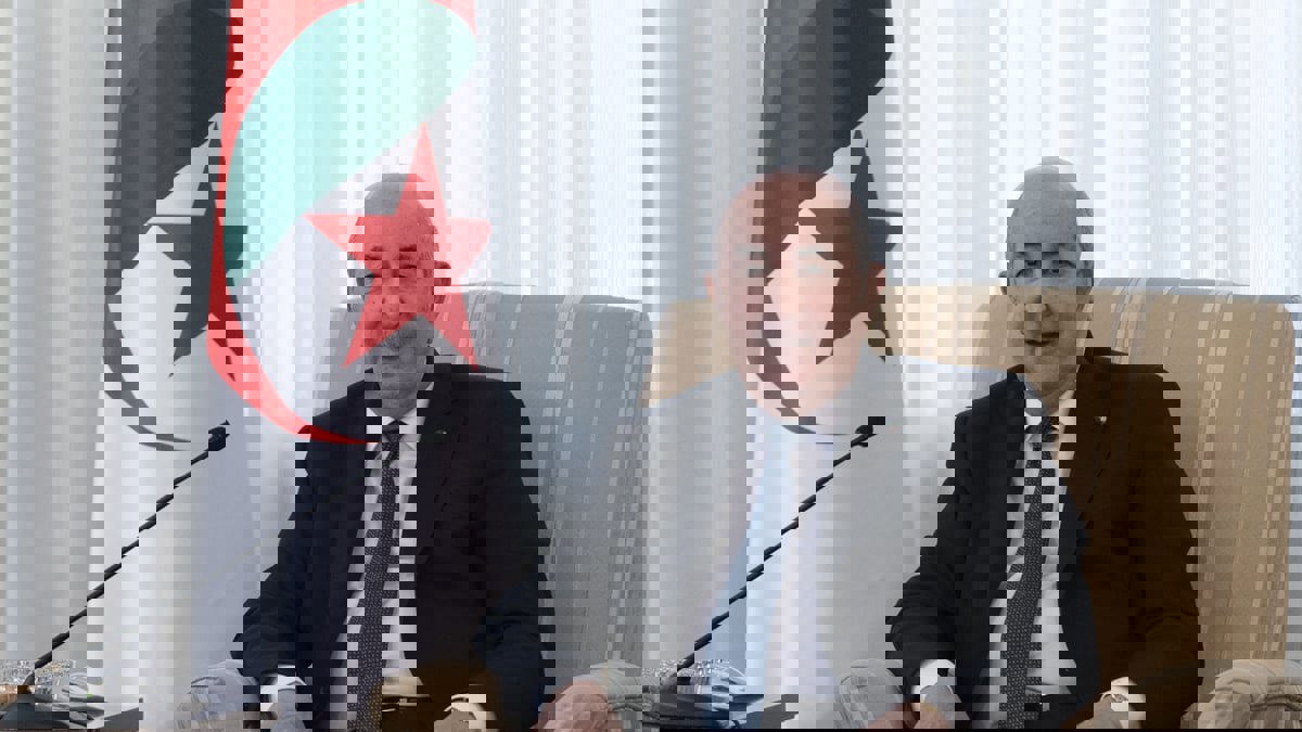 تقرير: الرئيس الجزائري يسعى لإنهاء "الملاحقة القضائية دون أدلة" ضد "وزراء بوتفليقة"