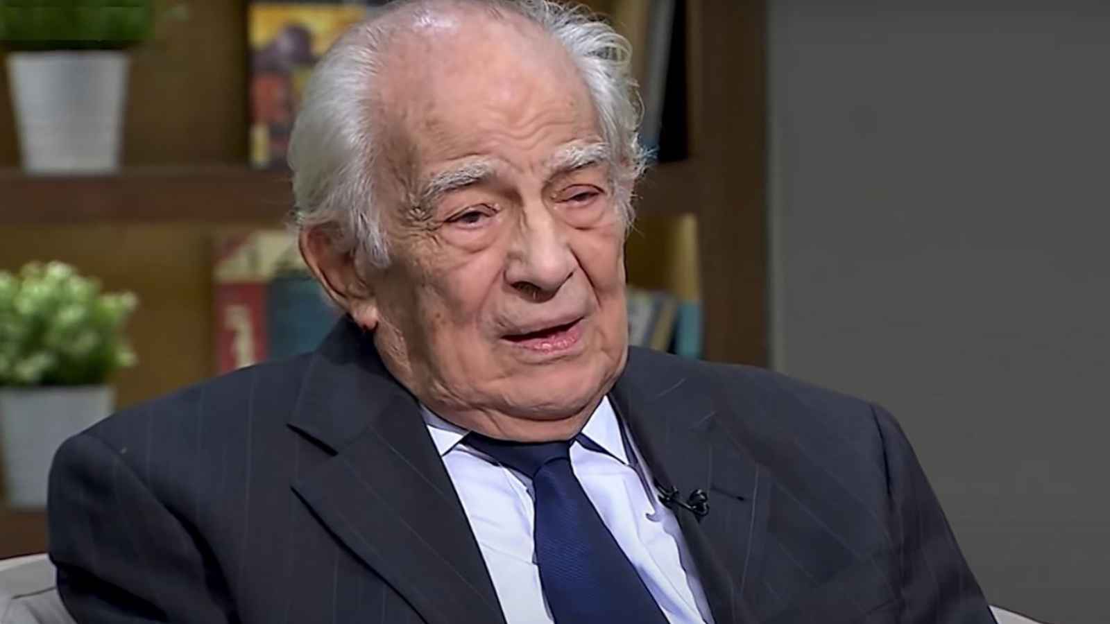 ما حقيقة زواج الفنان رشوان توفيق من فتاة صغيرة؟‎