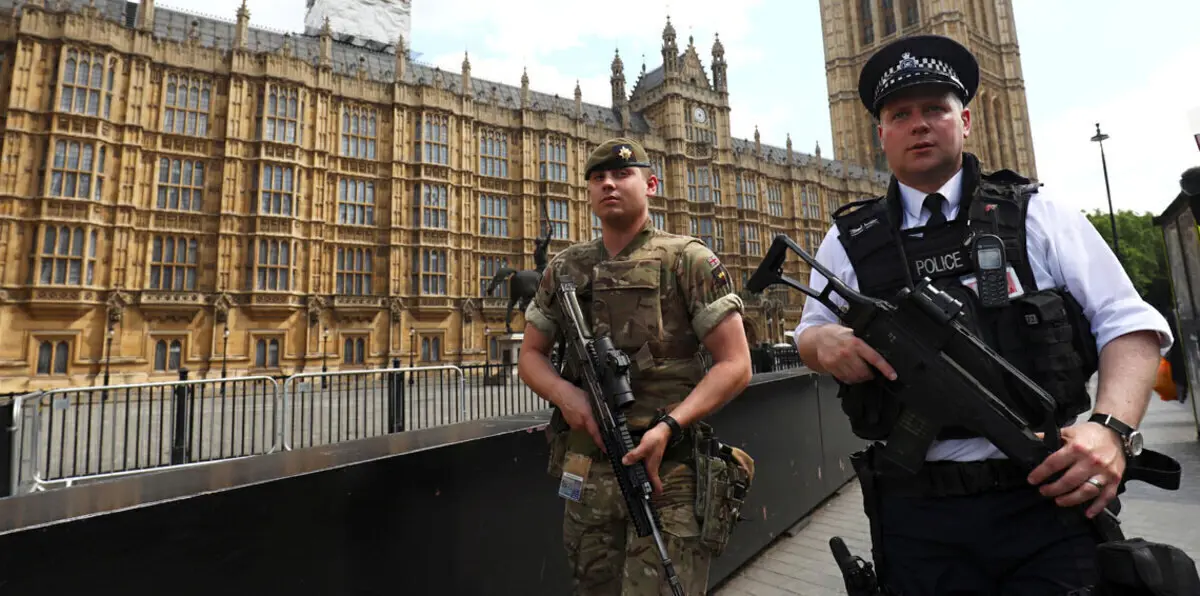 الشرطة البريطانية تعثر على متفجرات وتعتقل شخصًا سابعًا في مانشستر