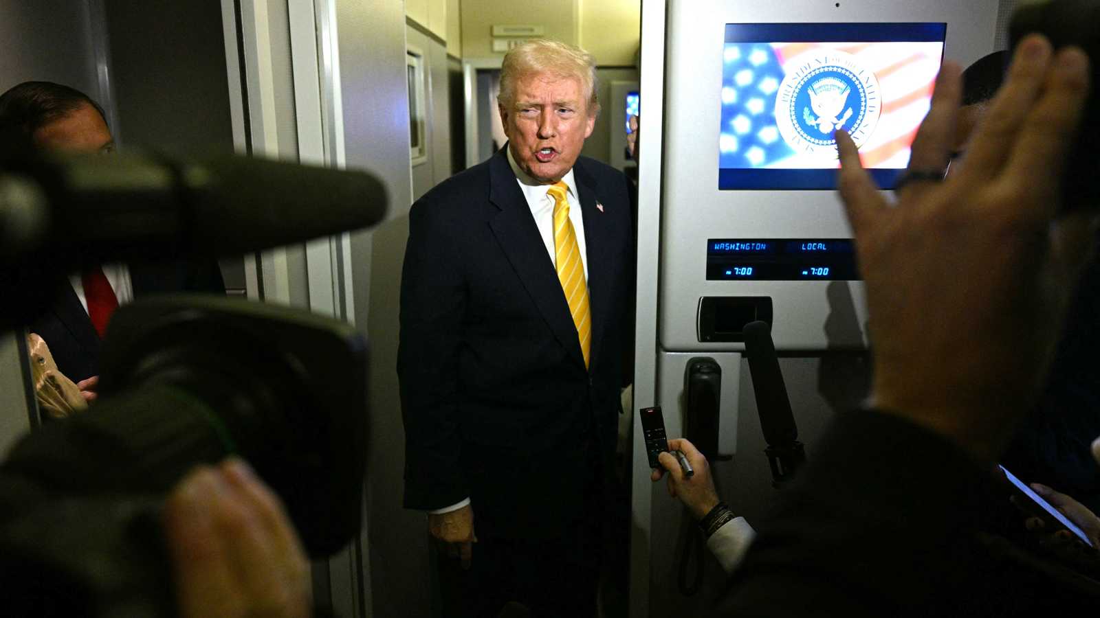 طالب بـ5 مليارات دولار.. ترامب يصعّد معركته مع "بي بي سي"