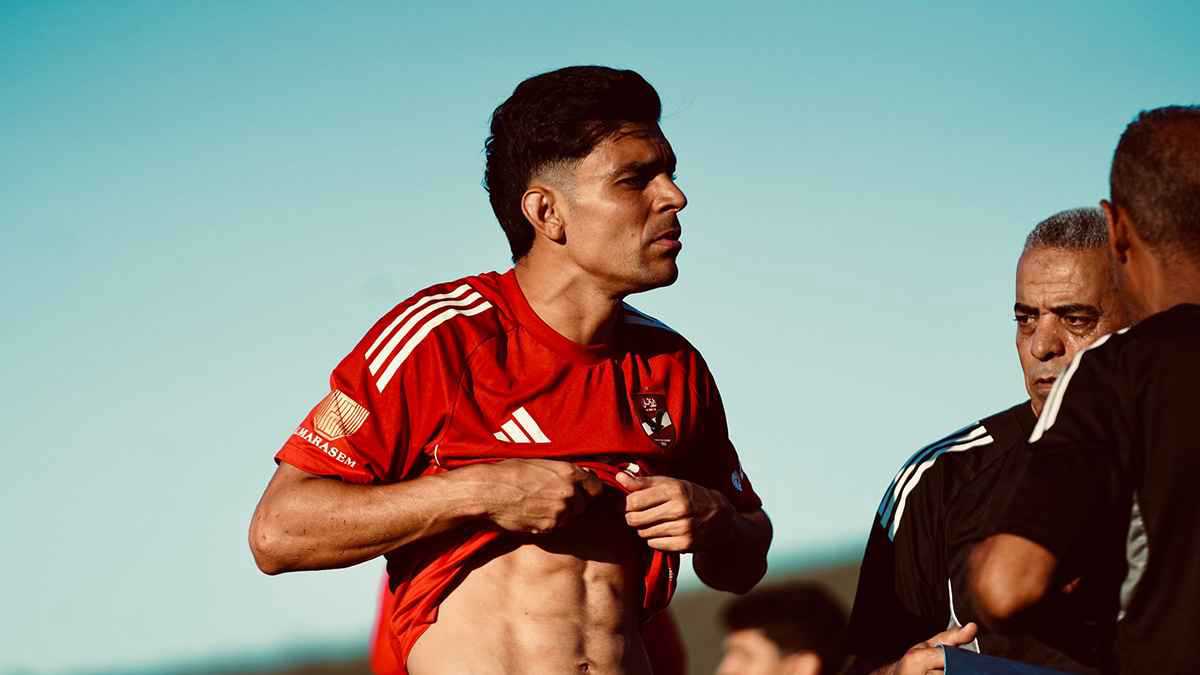 تحول مذهل.. عضلات أشرف بن شرقي تلفت الانتباه في تدريب الأهلي (صورة)