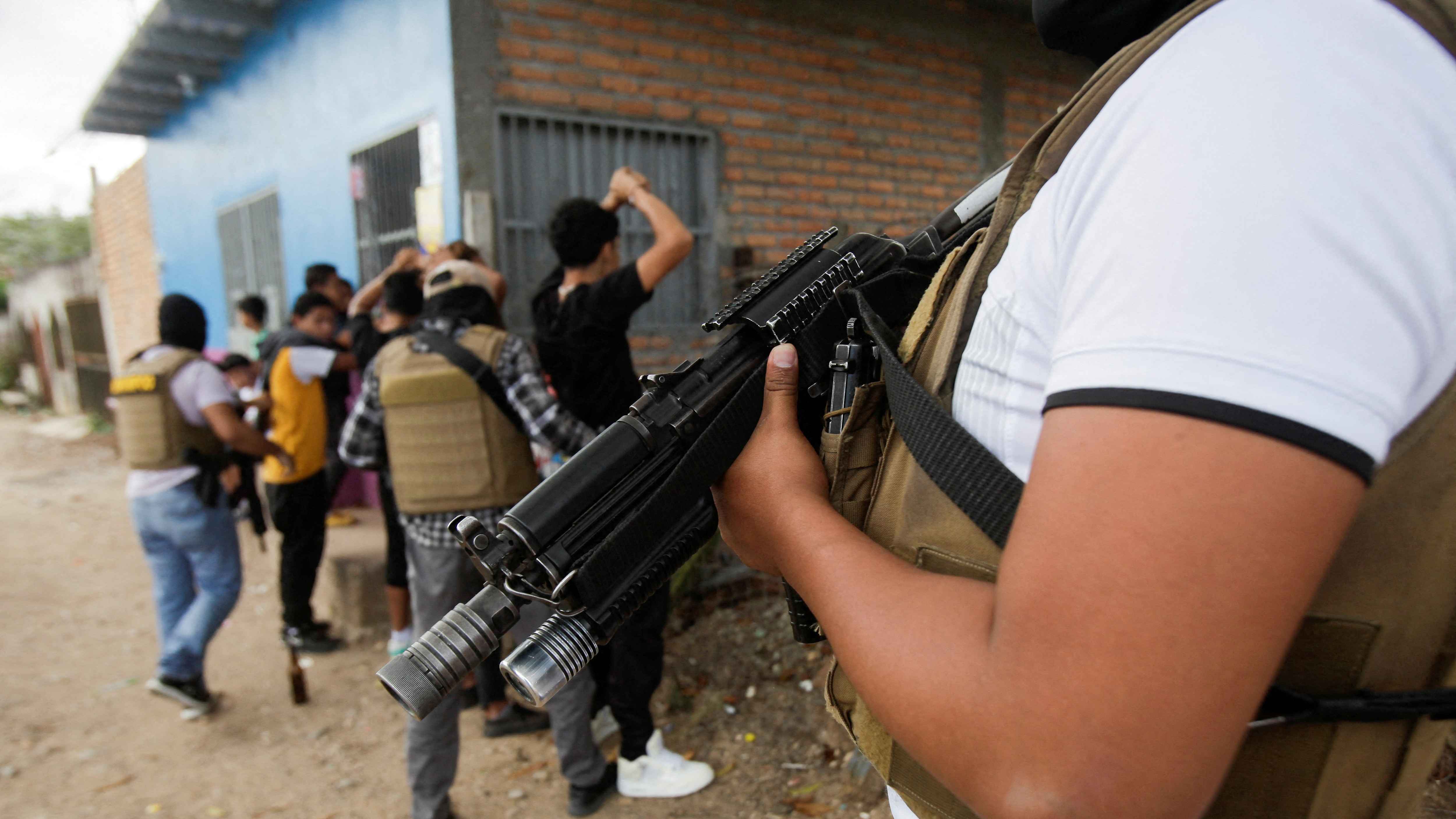 هندوراس.. عنف العصابات يُجبر آلاف السكان على ترك منازلهم