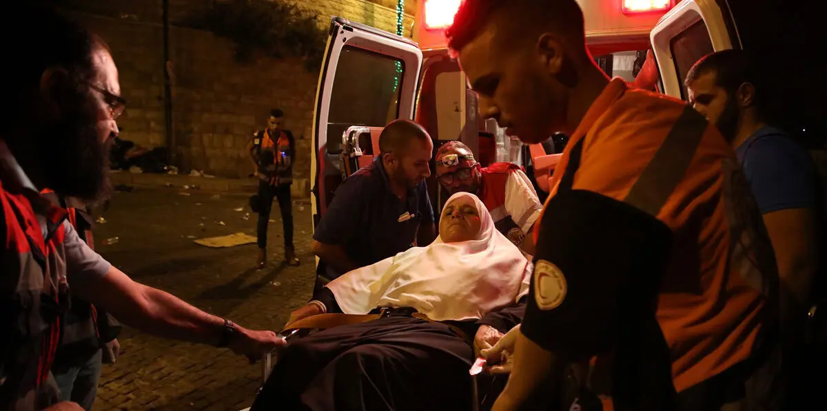 الشرطة الإسرائيلية تواصل قمع المعتصمين في محيط المسجد الأقصى (صور)