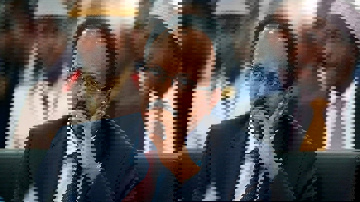 عزل رئيس شرطة مقديشو بعد دقائق من منعه جلسة برلمانية تناقش تمديد ولاية الرئيس‎