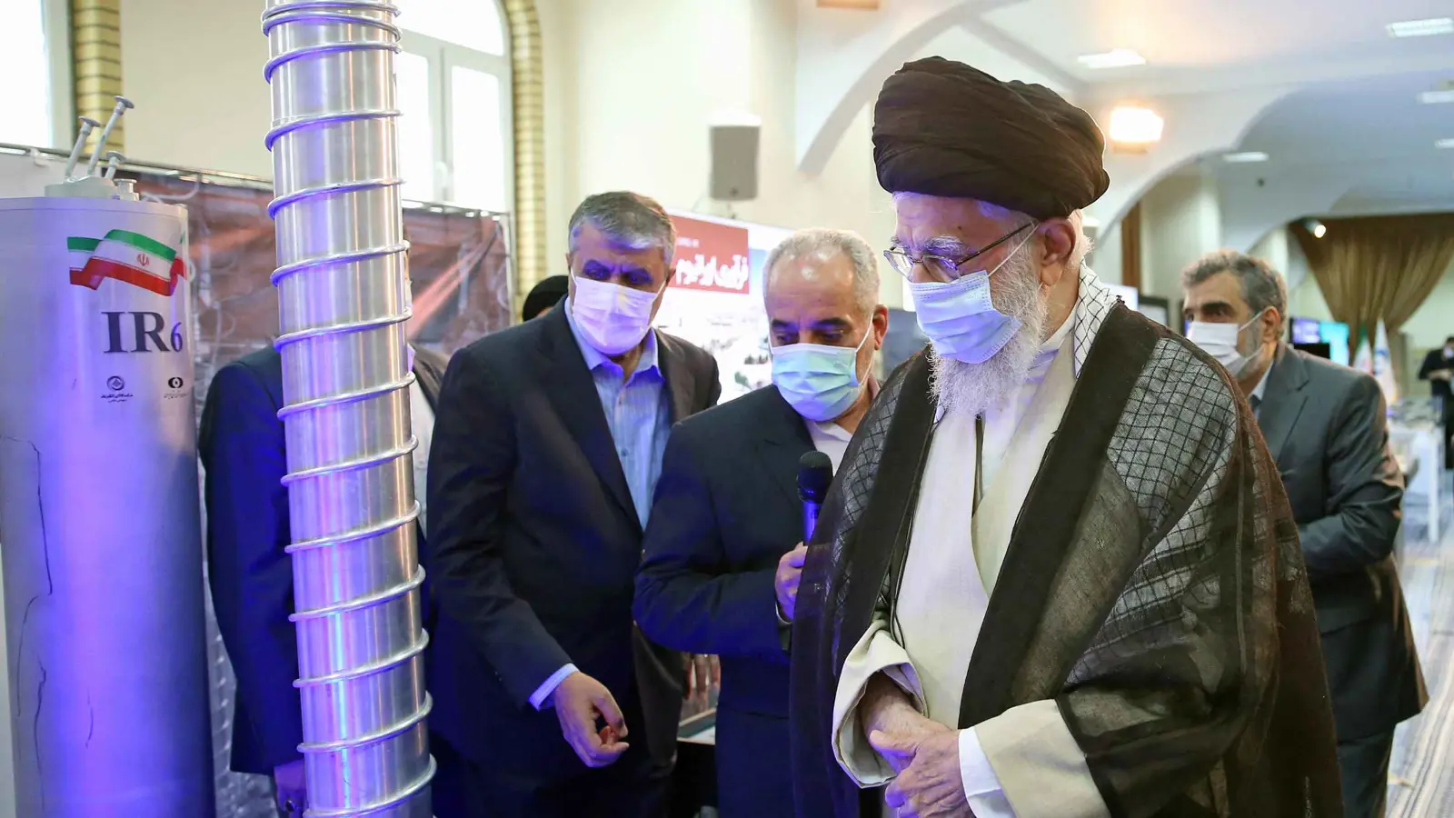 بلومبيرغ: التهديدات الإسرائيلية تسرّع "التحول النووي" الإيراني