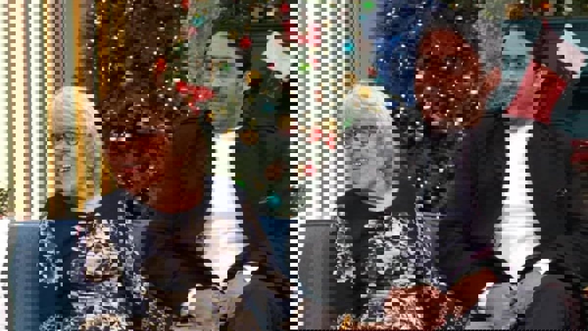 خيانة واحتيال.. قصة جديدة للشاب المصري الذي تزوج ثمانينية (صور)