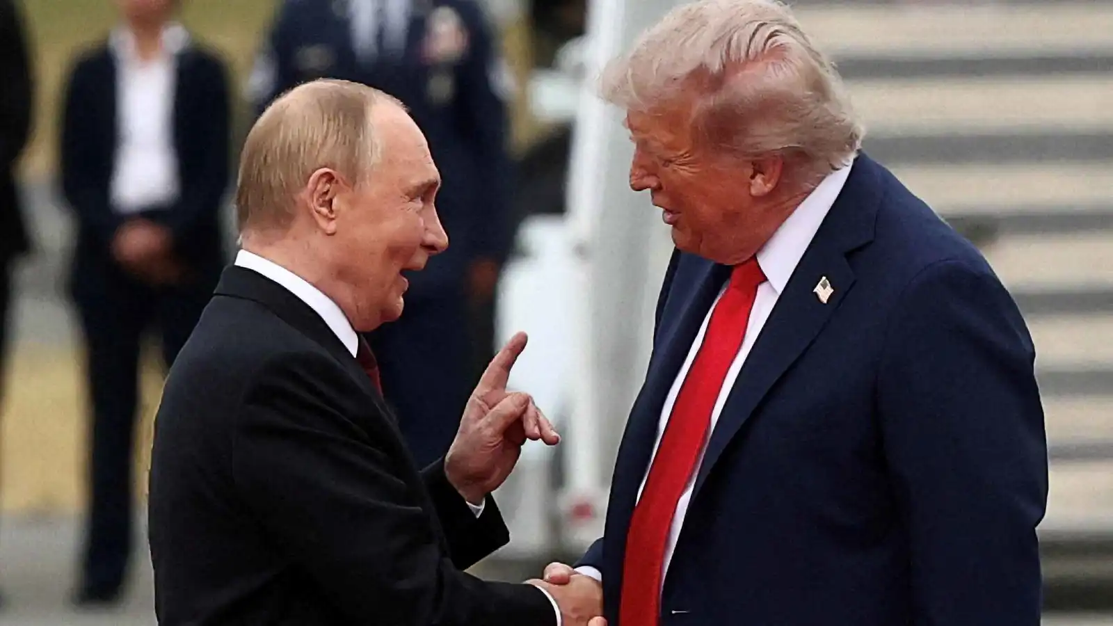 هل حقاً يريد ترامب "إيذاء" روسيا بالرسوم الجمركية؟