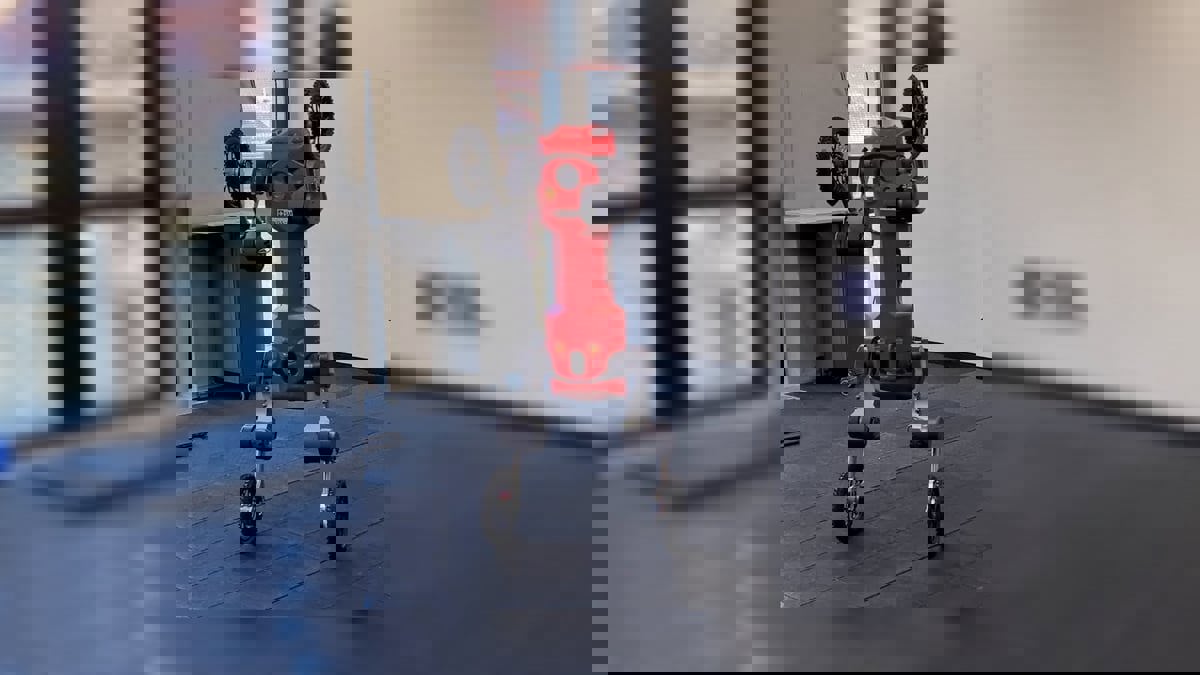 يصعد السلالم ويخوض سباق سيارات.. روبوت سويسري بقدرات استثنائية