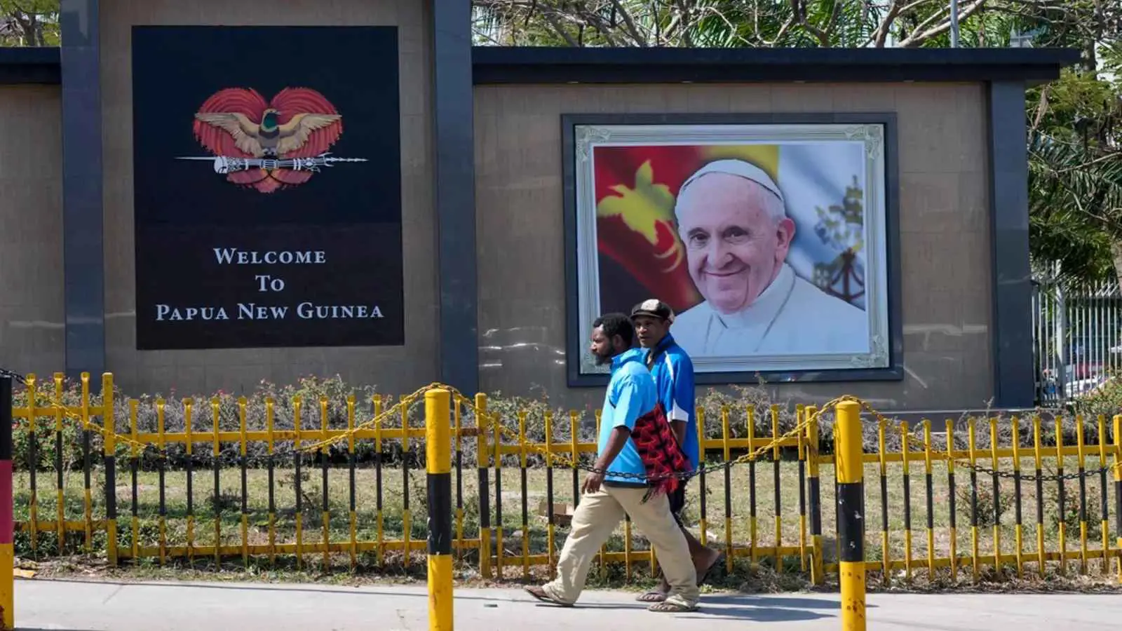 جون أفريك: دومبويا يعزز سلطاته في غينيا وسط استعدادات للانتخابات