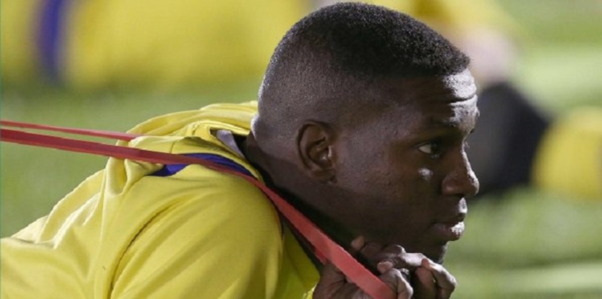 هل يصبح عمر هوساوي أول الراحلين عن نادي النصر السعودي؟