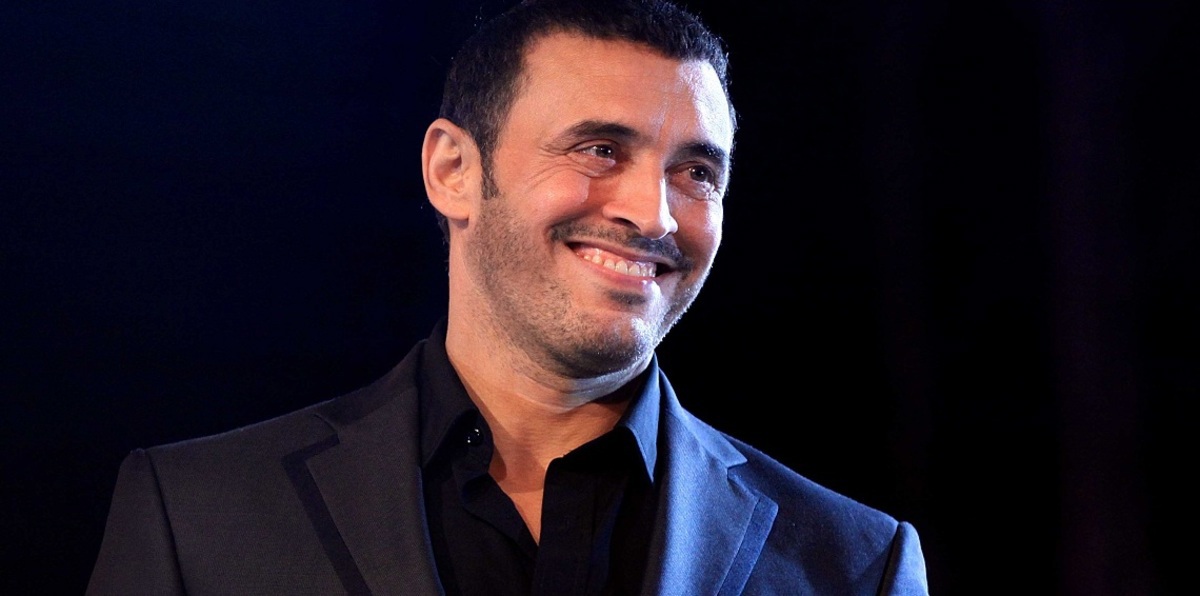 بعد شائعة انفصاله عن خطيبته.. فتاة في حياة كاظم الساهر تثير الجدل (صور)