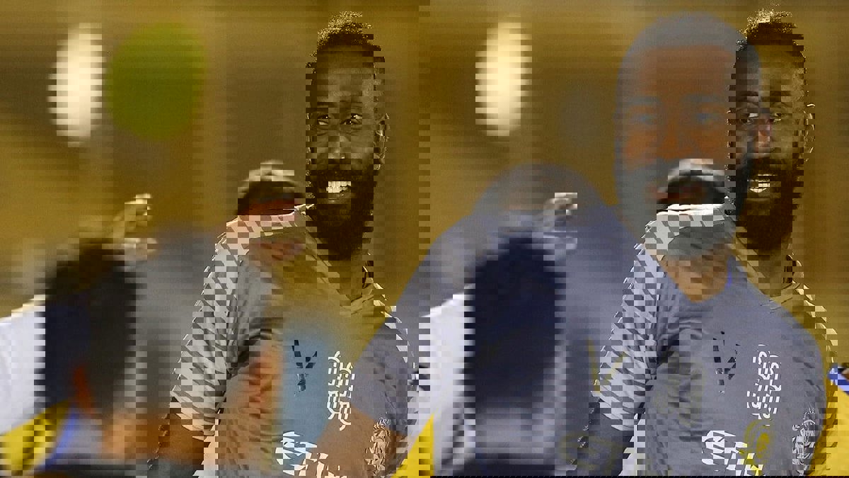 وليد عبدالله حارس النصر السعودي يُنقل إلى المستشفى بعد شعوره بوعكة صحية