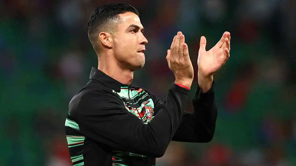 لا يعرف كيف يمرر.. من هو نجم مانشستر يونايتد الذي كان يصرخ في وجه رونالدو؟