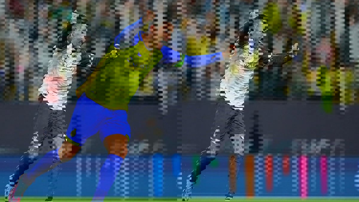 رونالدو يكسر رقم مارادونا وزيكو ويهدد ميسي