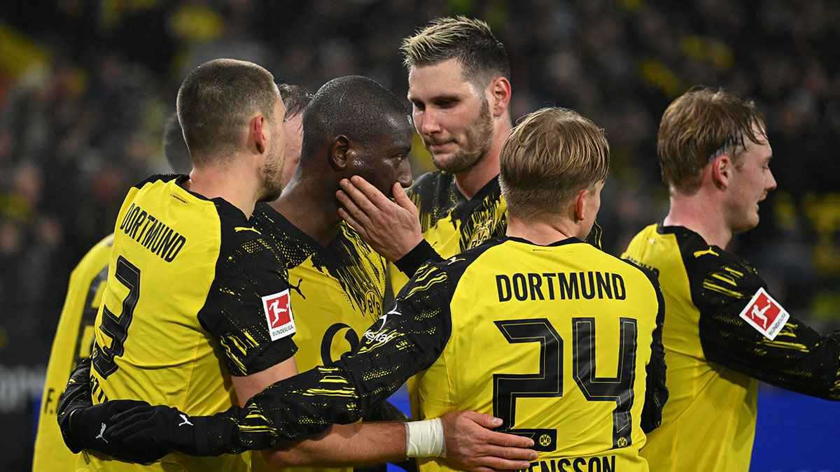 يفكر في الانتقال للدوري السعودي.. نجم بروسيا دورتموند يقترب من الرحيل 