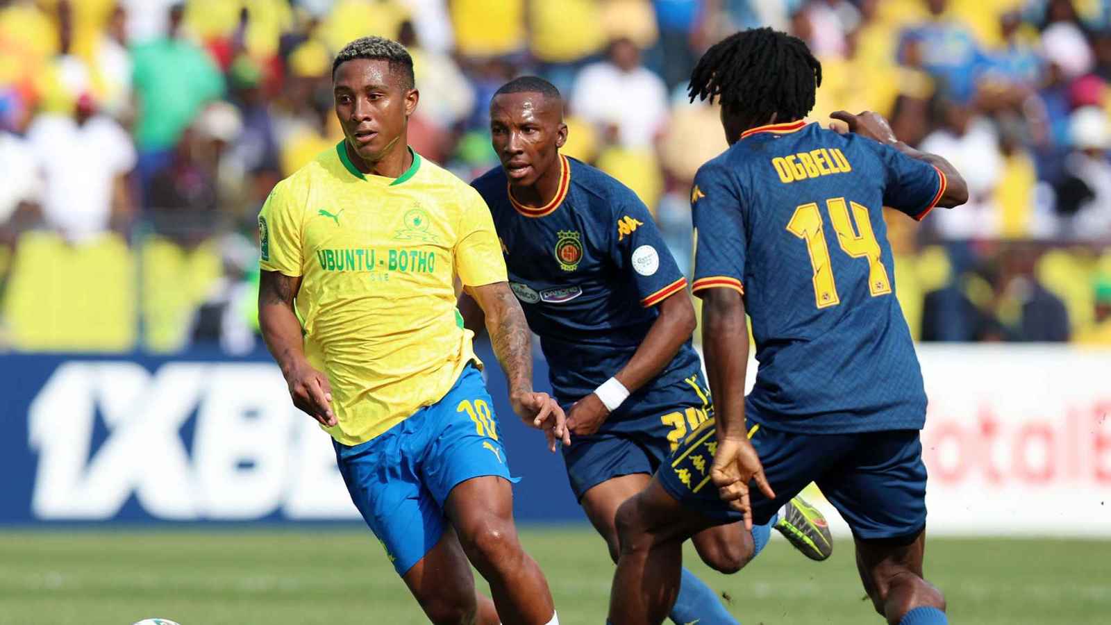 اشتباكات بين جماهير الترجي وصن داونز وعقوبات مرتقبة ضد الفريقين (فيديو وصور)