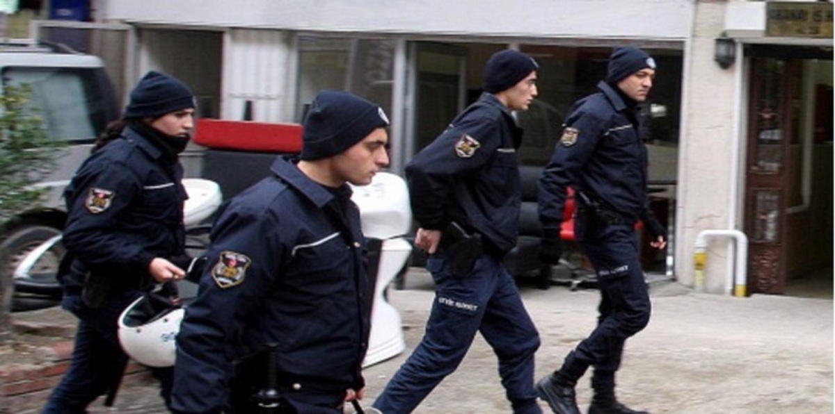 تركيا توقف 95 شرطيًا عن العمل ضمن حملة التطهير