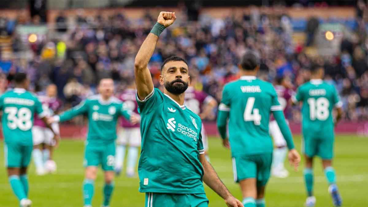 كم هدفا يحتاج محمد صلاح لإسقاط رقم أسطورة مانشستر يونايتد التاريخي؟