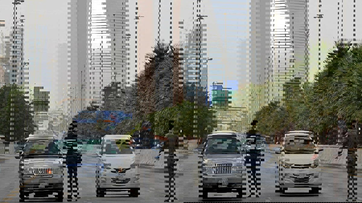 ما حقيقة فرض رسوم على الطرق في السعودية؟