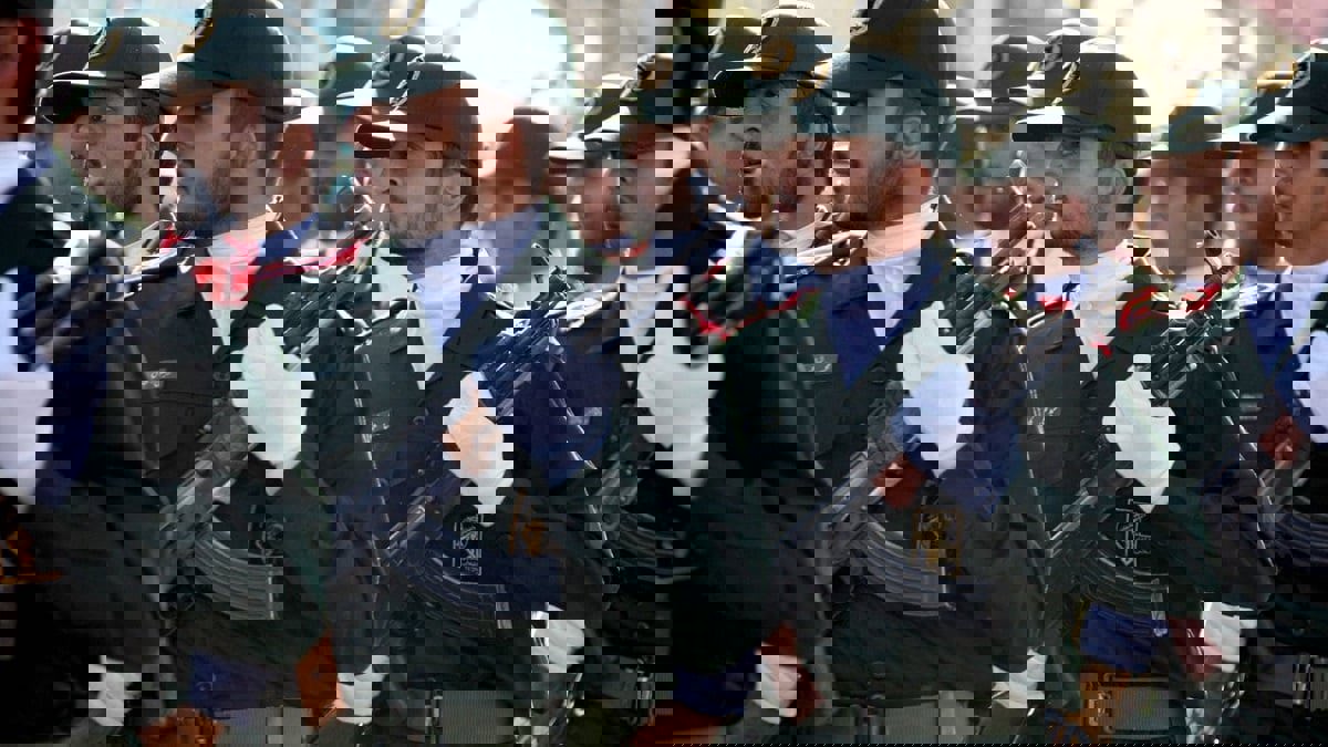 الحرس الثوري الإيراني يعتقل 5 أكراد ويقتادهم إلى مكان مجهول