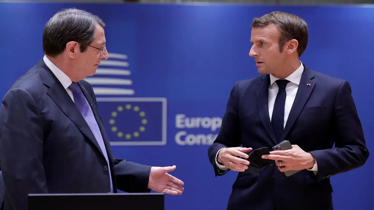 ماكرون يؤكد على التضامن مع أثينا وقبرص ورئيس وزراء اليونان يرفض "استفزازات" تركيا