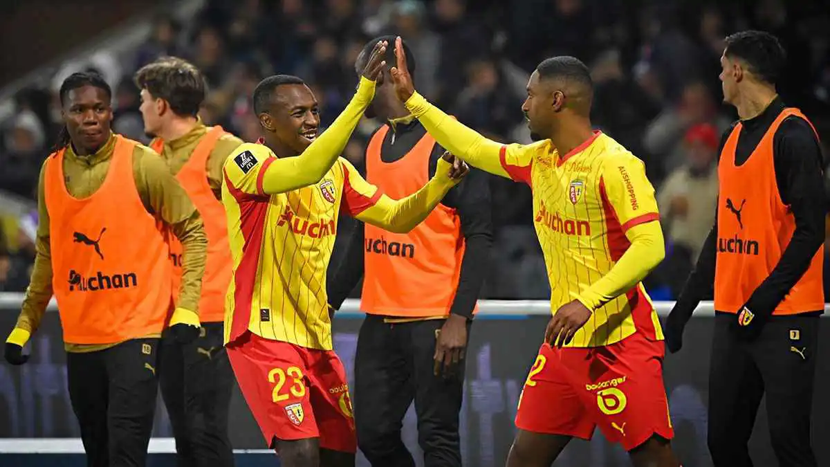 تقييم وأرقام.. ماذا قدم سعود عبد الحميد في ليلة صدارة لانس؟