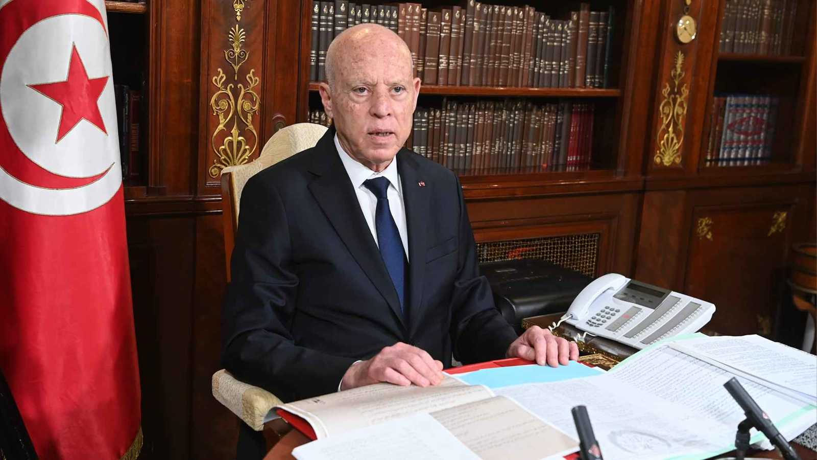 بعد ختمه ونشره رسميا.. سعيّد يحسم الجدل حول قانون الماليّة في تونس