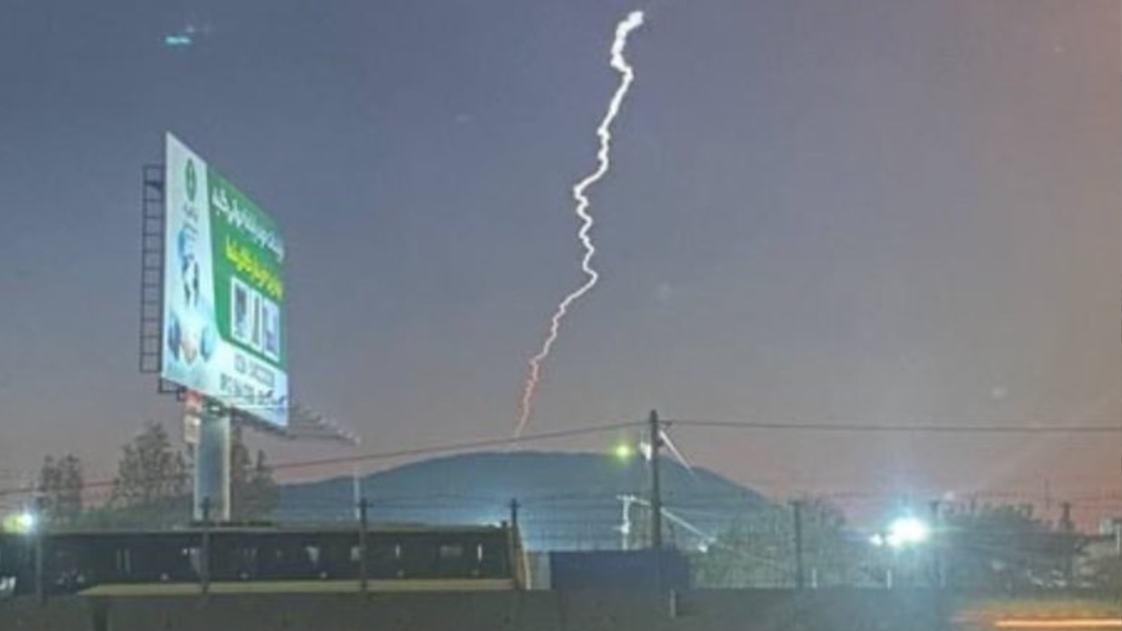 "جسم مضيء" في السماء يثير تساؤلات الإيرانيين (فيديو)