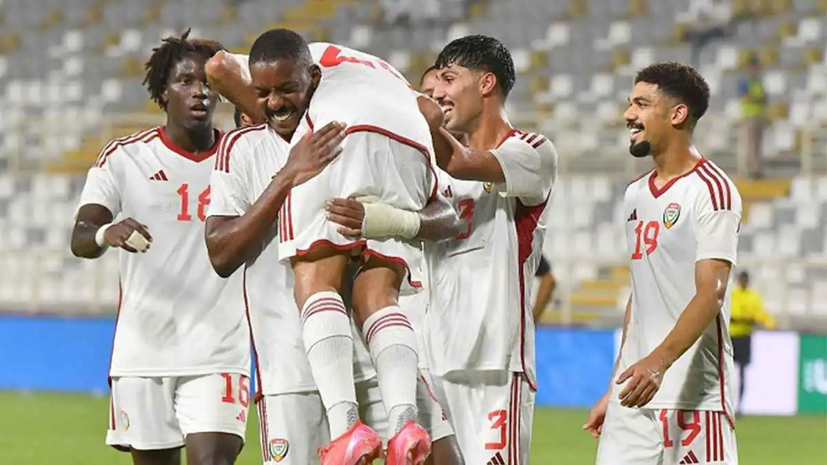 5 دراهم.. نجم منتخب الإمارات يتلقى مكافأة من والدته بعد كل هدف (فيديو)