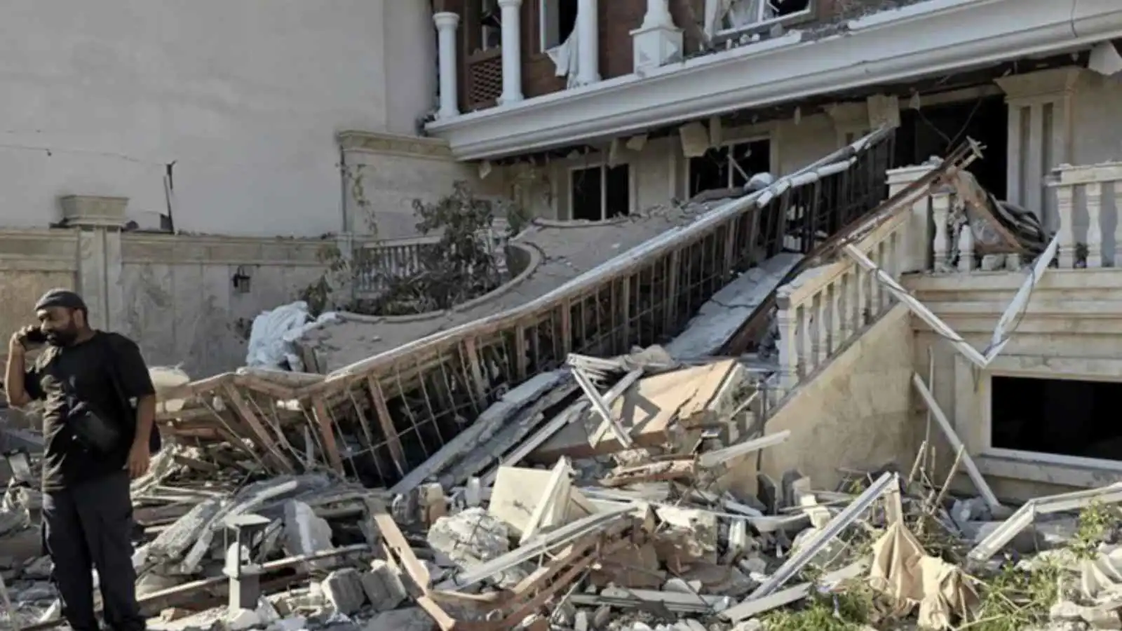 انفجارات غامضة في إيران تثير تكهنات حول "عمل مدبر" محتمل