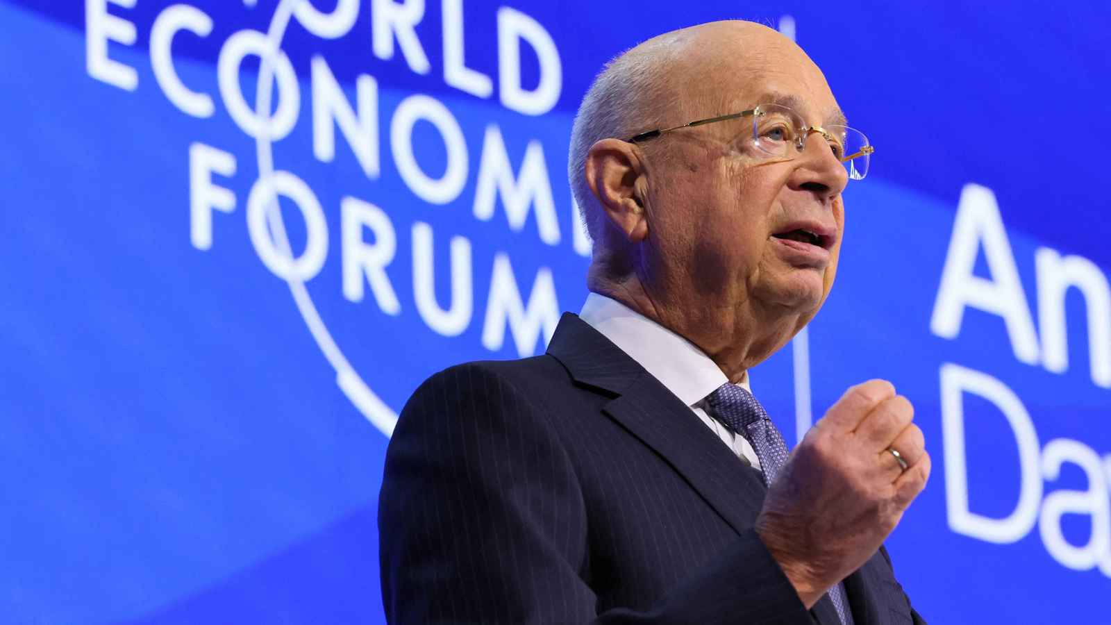 استقالة كلاوس شواب مؤسس المنتدى الاقتصادي العالمي