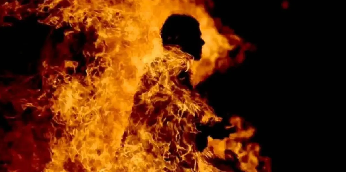 إيران.. صبي بالأحواز يحرق نفسه بسبب الفقر (فيديو)