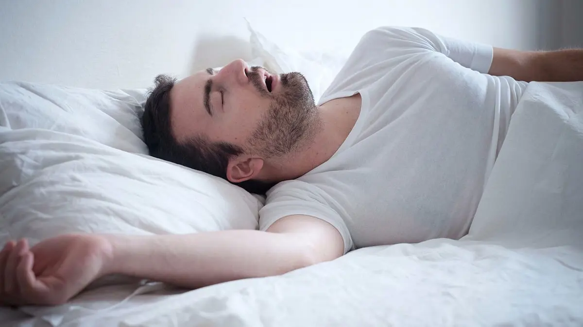 دراسة تكشف العلاقة بين قلة النوم والإصابة بأمراض القلب 
