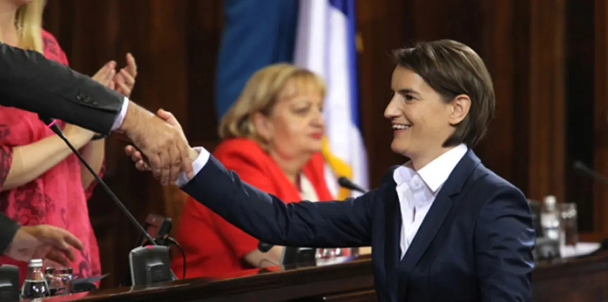 "بقشيش سياسي" لأوروبا.. ماذا يعني تسليم السلطة في صربيا لامرأة سحاقية؟