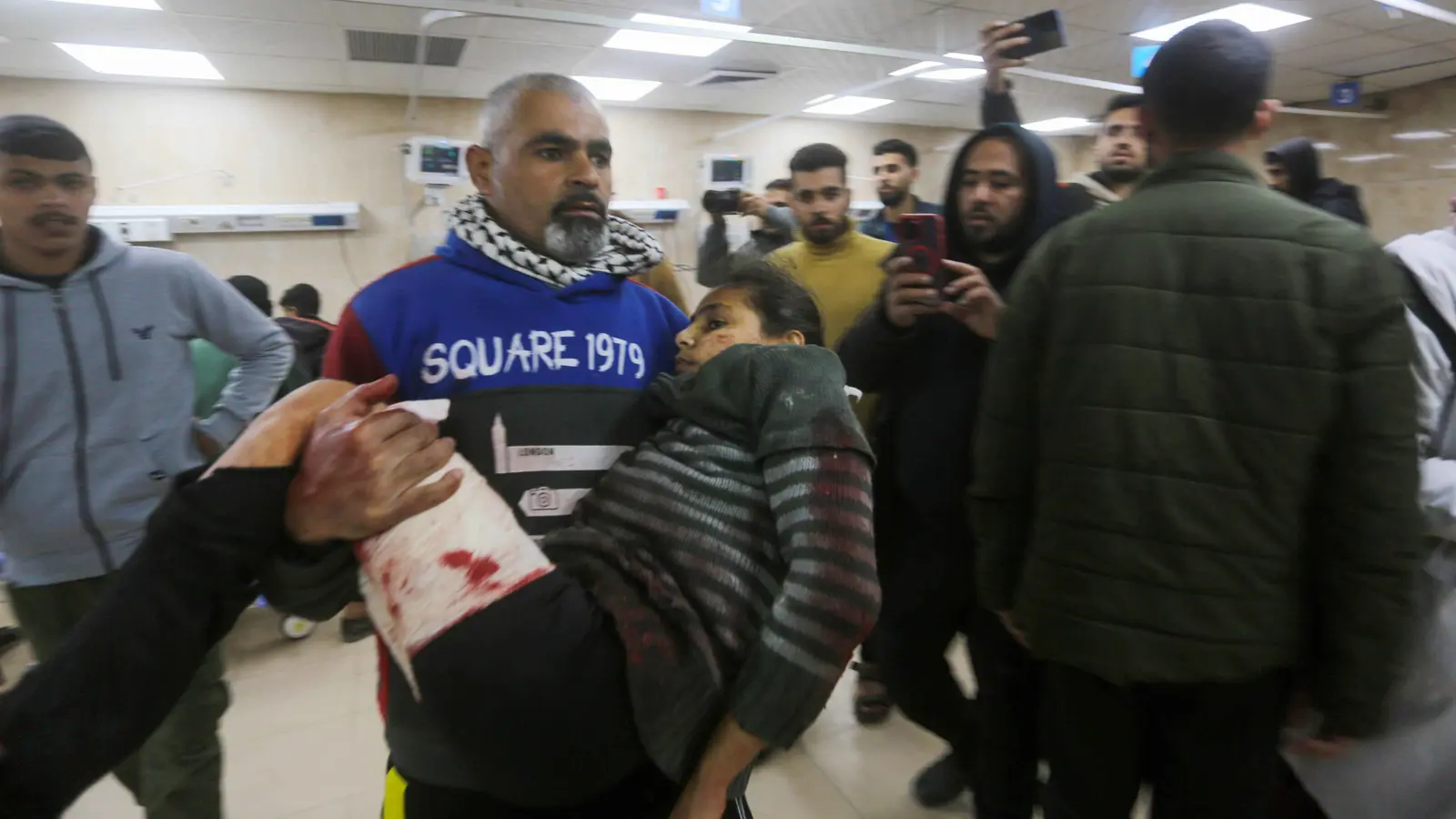 بصواريخ دقيقة.. إسرائيل تهاجم أكثر من 100 هدف في قطاع غزة