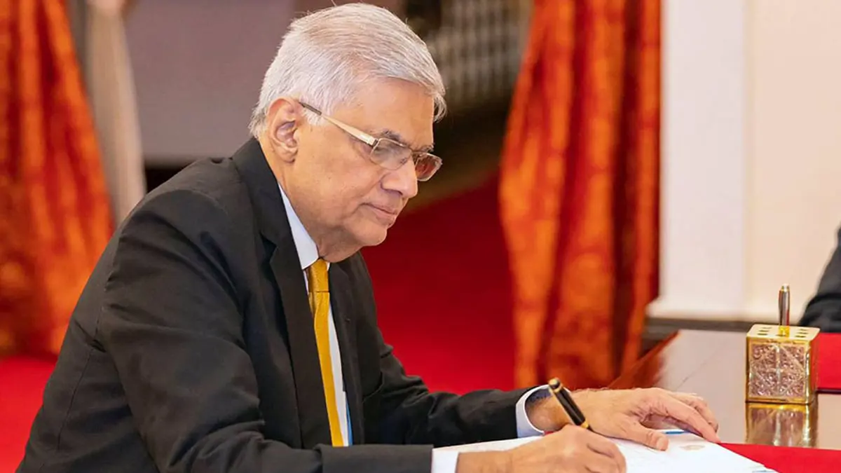 سريلانكا تخفف حظر التجول مع سعي رئيس الوزراء الجديد لتشكيل الحكومة