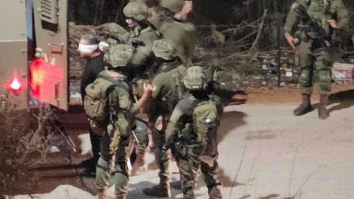 اعتقال نائب فلسطيني وصحفيين وأسرى محررين خلال اقتحام نابلس (فيديو)