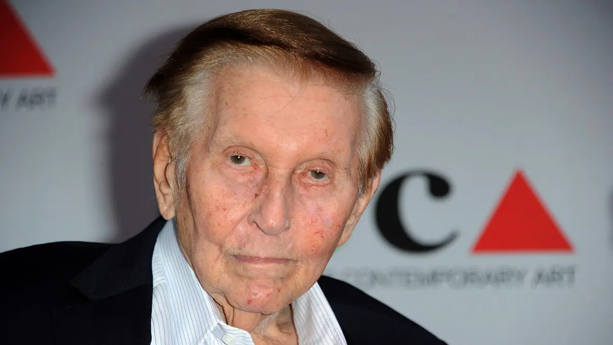 وفاة قطب الإعلام الأمريكي سومنر ريدستون